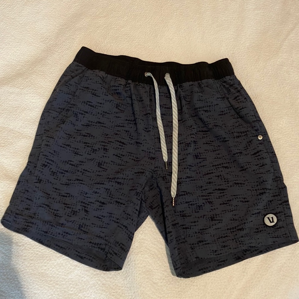 Men’s Vuori shorts size medium